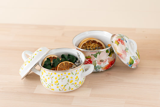 Simmering Potpourri Enamel Pot
